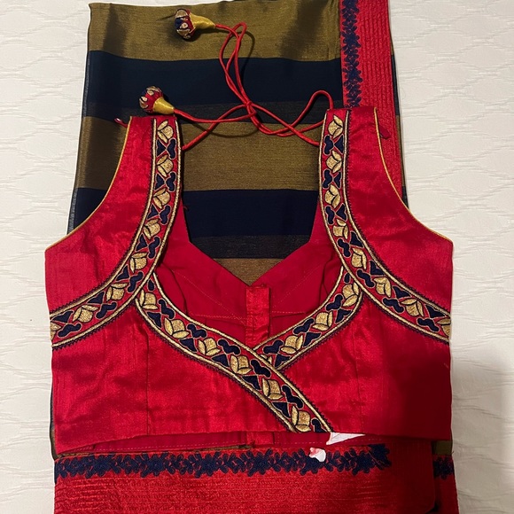 Indian saree with matching blouse - Picture 5 of 6